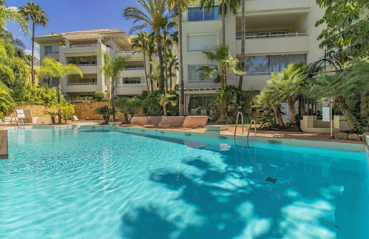 Ático dúplex de 3 dormitorios en Nagüeles, Marbella 3 Bedroom duplex penthouse in Nagueles, Marbella Penthouse duplex de 3 dormitoare în Nagueles, Marbella Penthouse duplex avec 3 chambres à Nagueles, Marbella