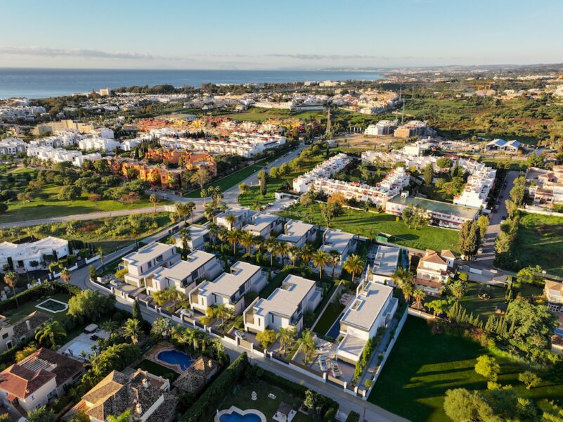 Elegantes villas de 5 dormitorios en Bel Air 5-bedroom elegant villas in Bel Air Vile elegante cu 5 dormitoare în Bel Air Élégantes villas de 5 chambres à Bel Air