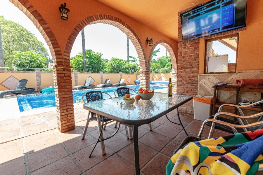 Comoda casa de 4 dormitorios Alhaurin de la Torre Comfortable 4 bedroom home Alhaurin de la Torre Casă confortabilă cu 4 dormitoare Alhaurin de la Torre Maison confortable de 4 chambres à Alhaurin de la Torre