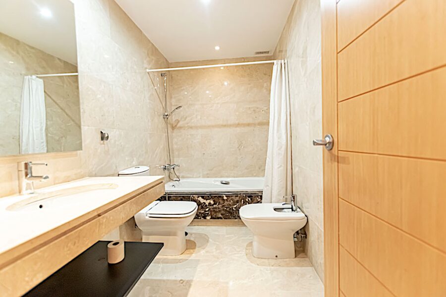 Agradable piso de 2 dormitorios en Estepona Amazing 2-bedroom apartment in Estepona Apartament inedit de 2 dormitoare în Estepona Sensationnel appartement de 2 chambres à Estepona