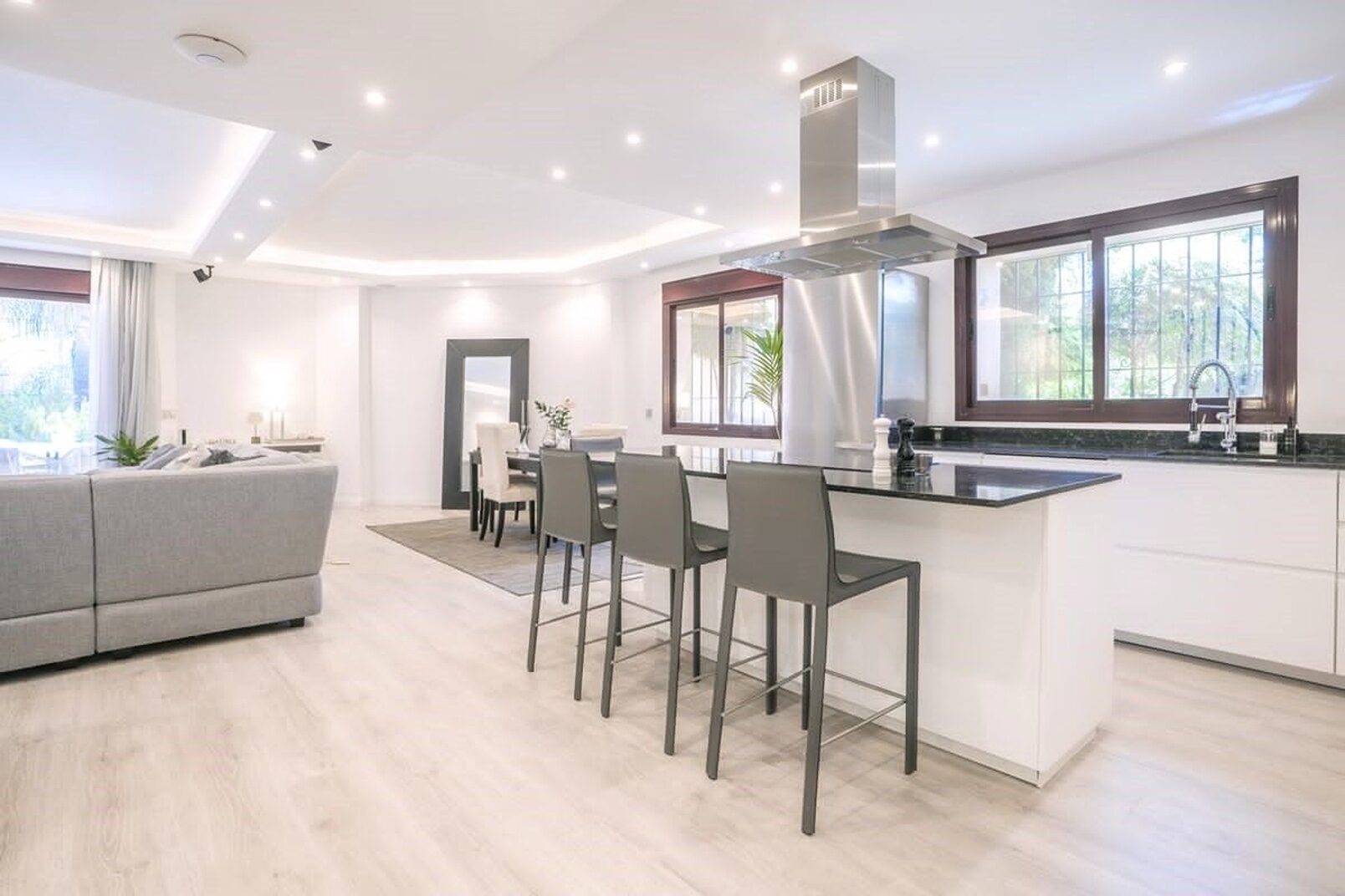 Vilă cu 4 dormitoare în Jardines de las Lomas