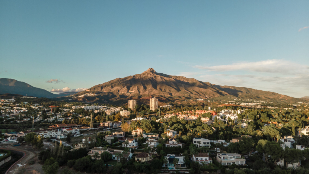 Nueva Andalucía: Inima Văii de Golf din Marbella